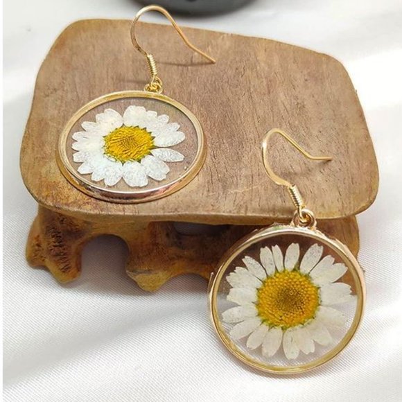 Jewelry - Pressed Daisy Round Dangle Earrings/Jewelry/Gift For Her/Flower Earrings